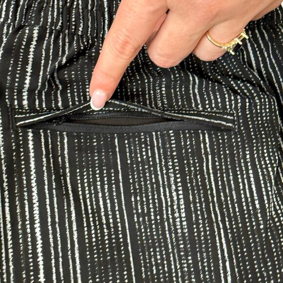 Athleta Black White Amara Stripe Arrival Ankle Pull On Pants Size 4 P Petite - Picture 11 of 13